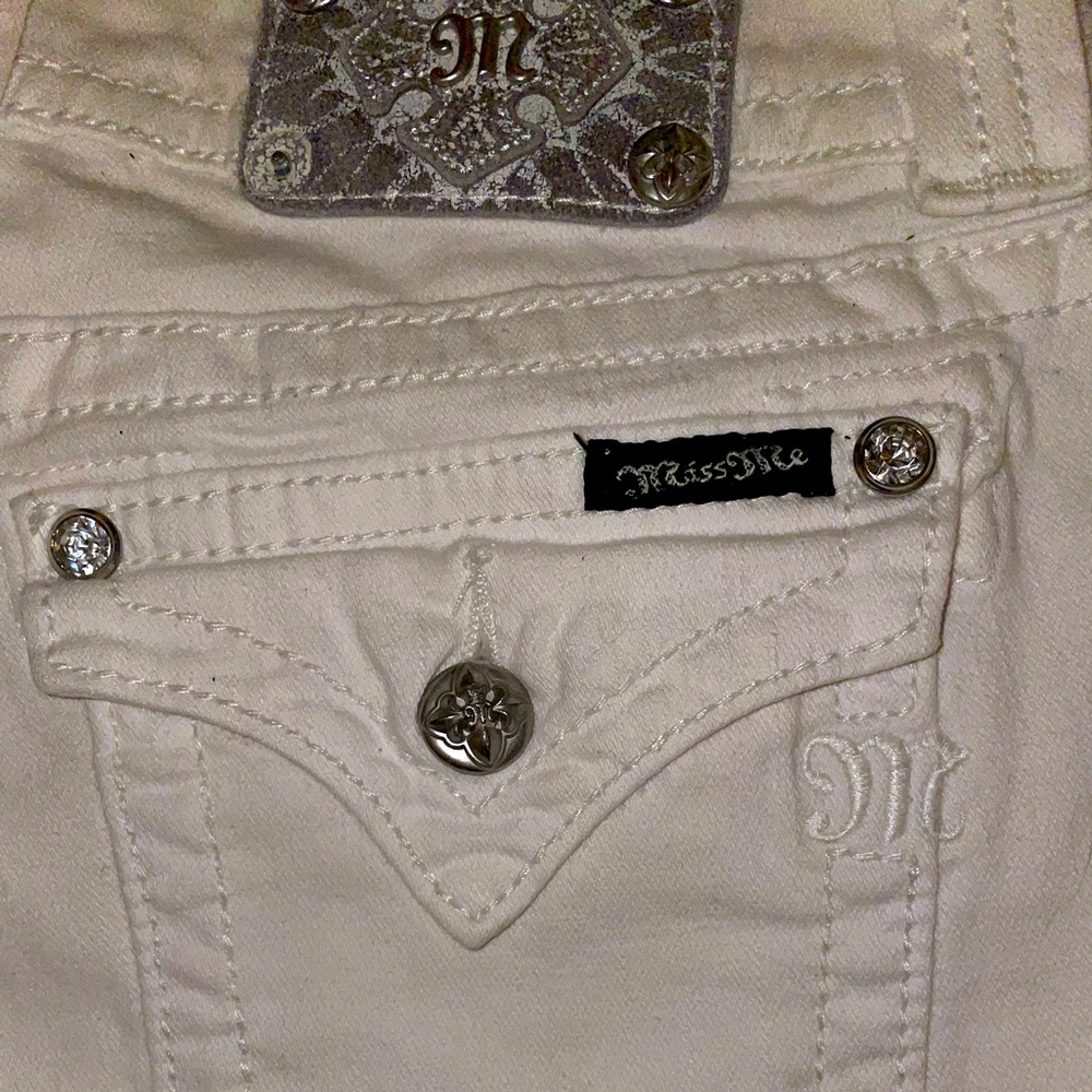 Miss Me brand new never worn white boot cut size 27